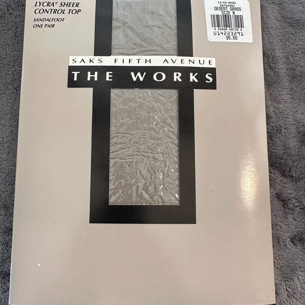 Saks Fifth Avenue The Works Sheer Control‎ Top Pantyhose Desert Grass Size B